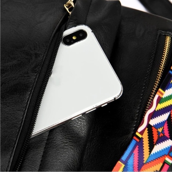 Luxe Black zipper detail vegan leather backpack - Picture 6 of 8